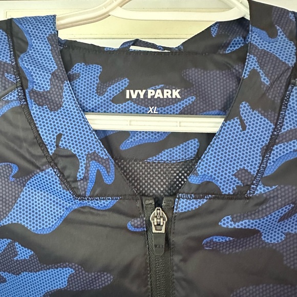 Brand new cropped windbreaker - Picture 3 of 4
